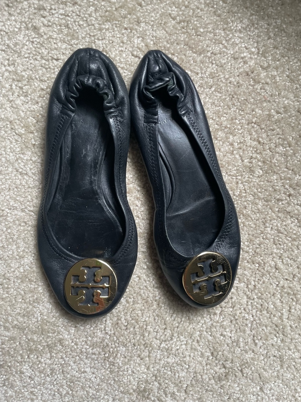 Tory Burch Reva Black Leather Ballet Flats Gold Logo Sz 6 Good Condition
